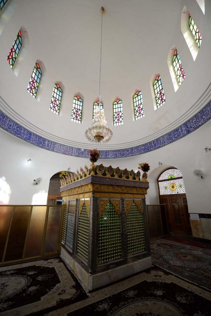 مقبره امامزاده سید داوود(ع) خور و بیابانک کجاست؟