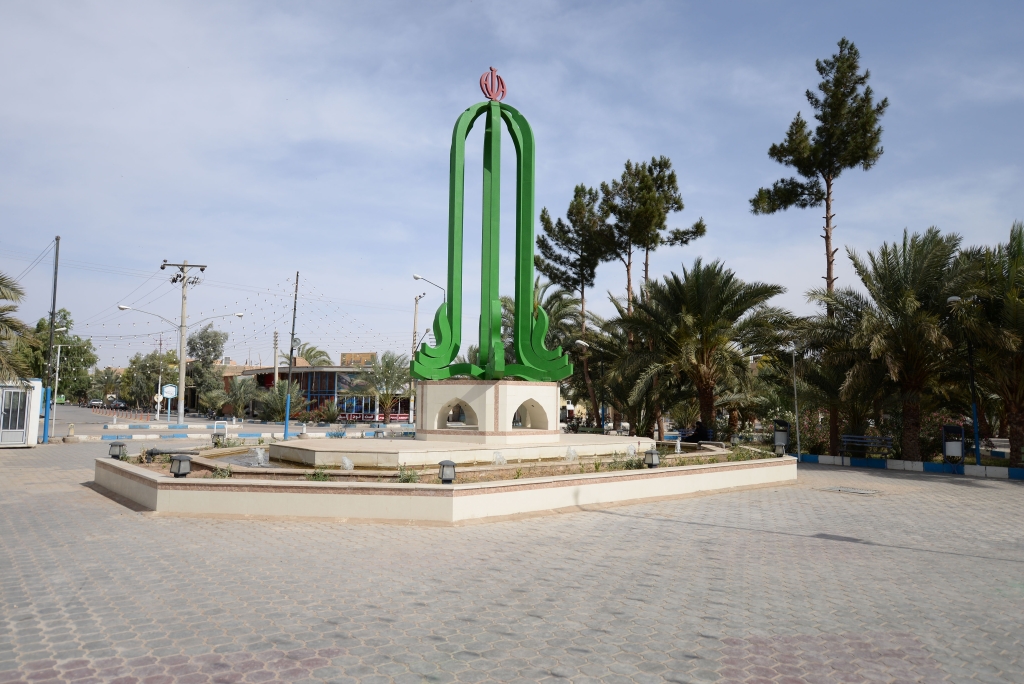 روستای ایراج خور و بیابانک کجاست؟