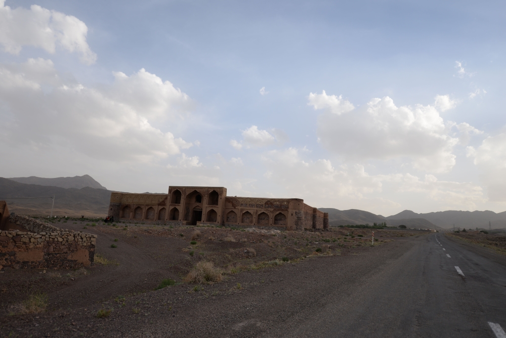 کاروانسرای تاریخی بلاباد نائین کجاست؟