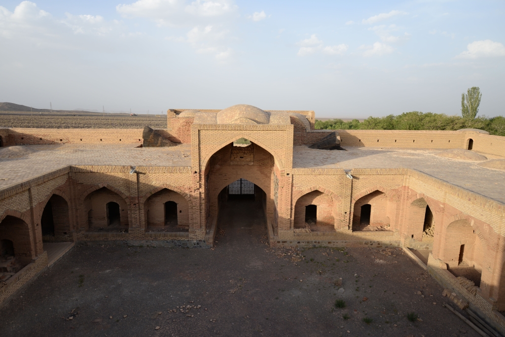 کاروانسرای تاریخی بلاباد نائین کجاست؟