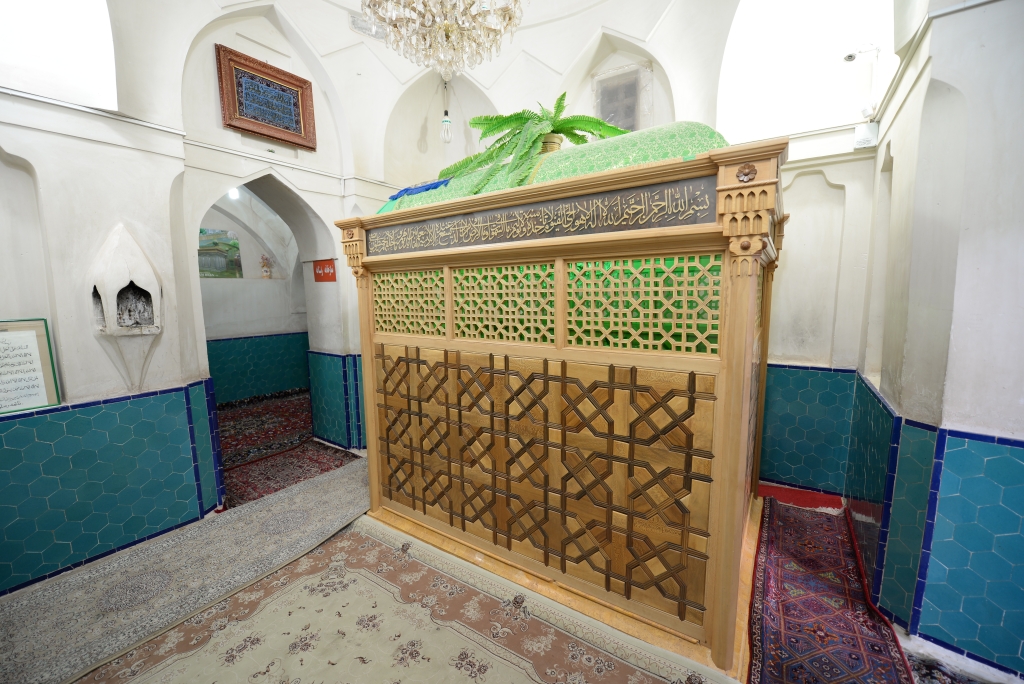 آستان مقدس امامزادگان یحیی و عیسی (ع) روستای ابیانه کجاست؟