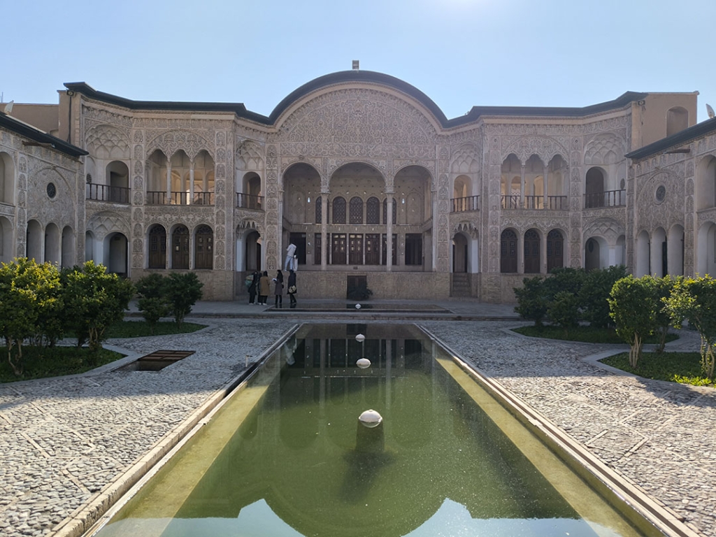 خانه تاریخی طباطبایی‌های کاشان کجاست؟