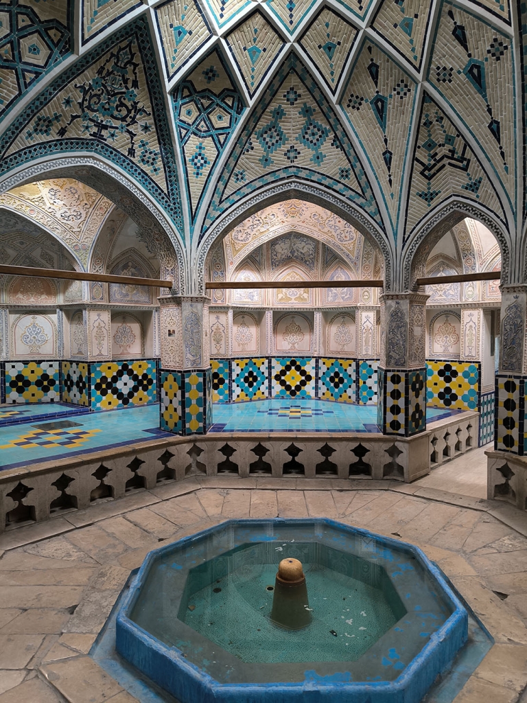 حمام فین کاشان کجاست؟