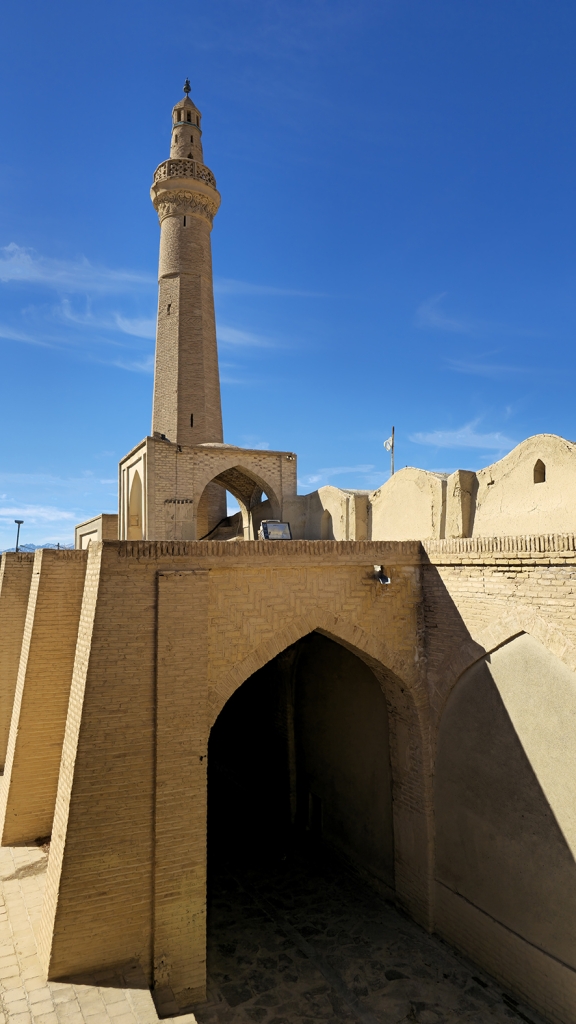مسجد جامع تاریخی نائین کجاست؟