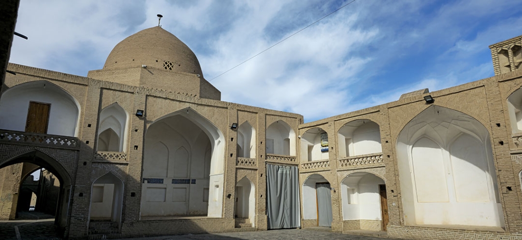 حسينيه باب‌المسجد نائین کجاست؟