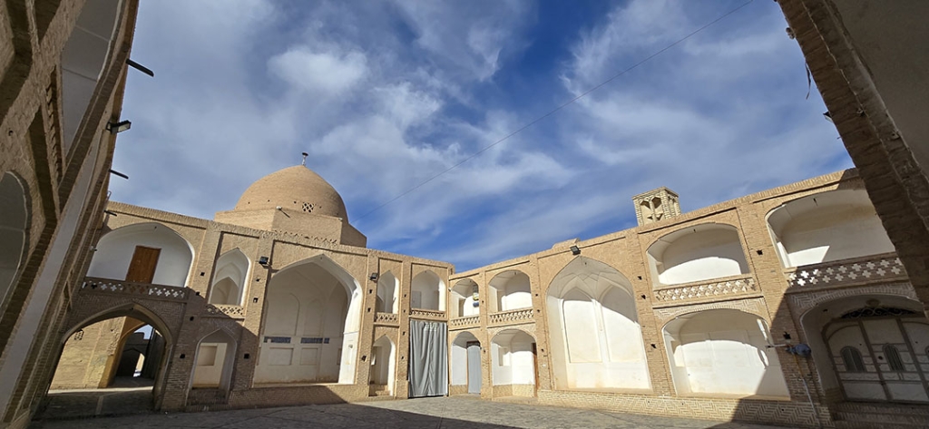 حسينيه باب‌المسجد نائین کجاست؟