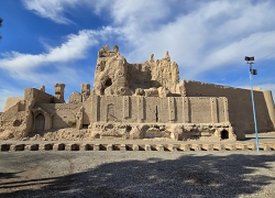 بنای تاریخی نارین قلعه نائین کجاست؟