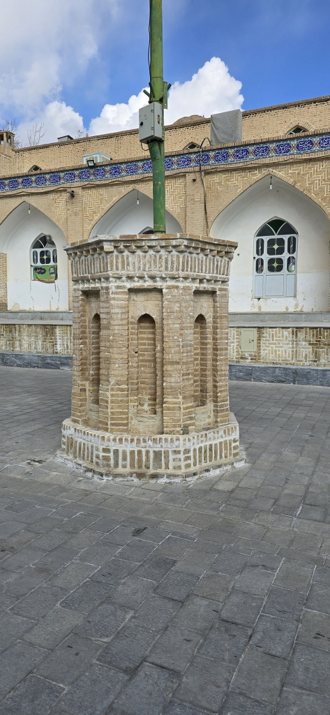 حسینیه پادرخت محمدیه نائین کجاست؟