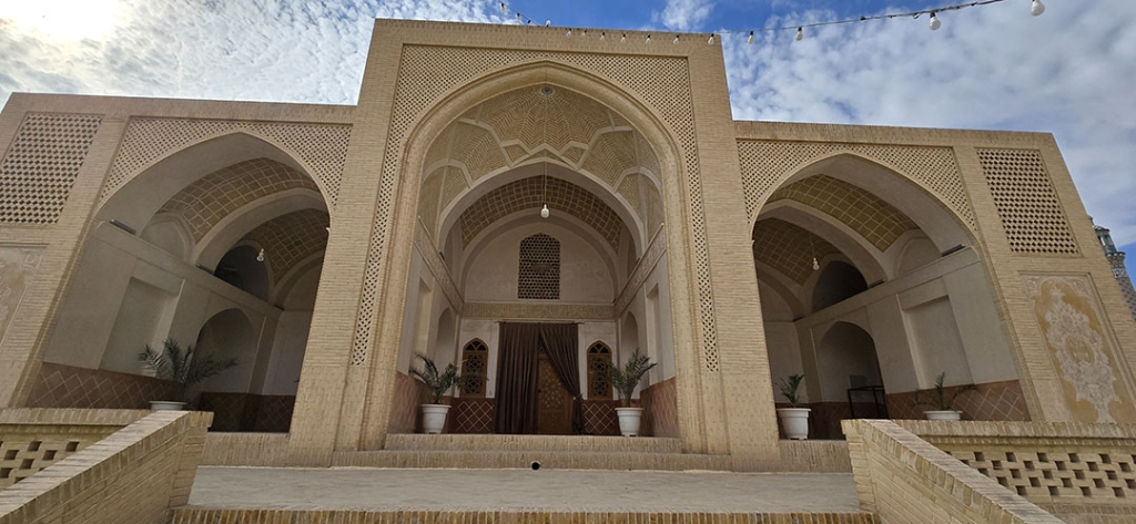 مسجد بازار در آران و بیدگل کجاست؟