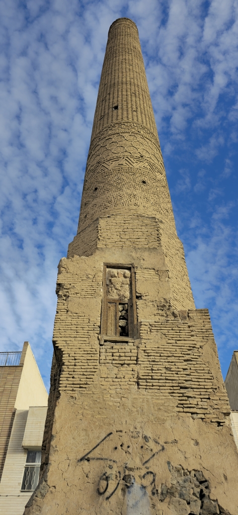 مناره چهل دختران اصفهان کجاست؟