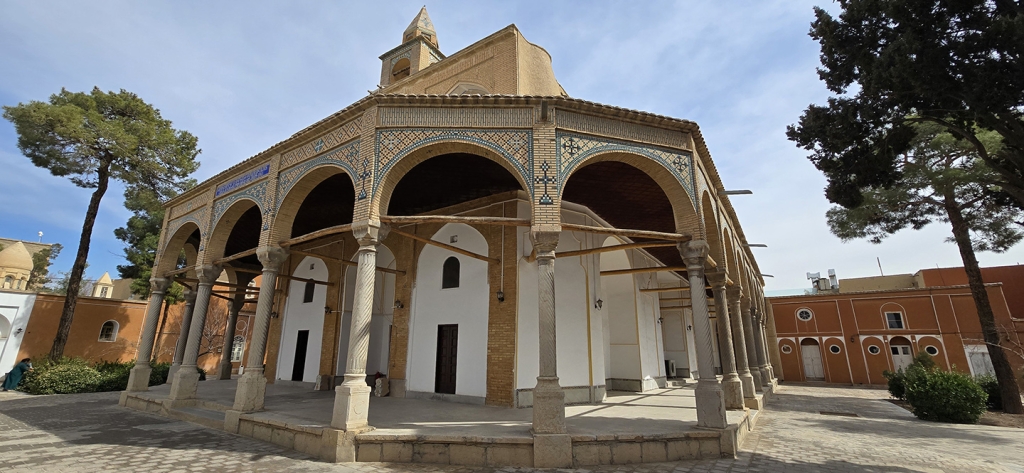 کلیسای مریم و هاکوپ مقدس اصفهان کجاست؟