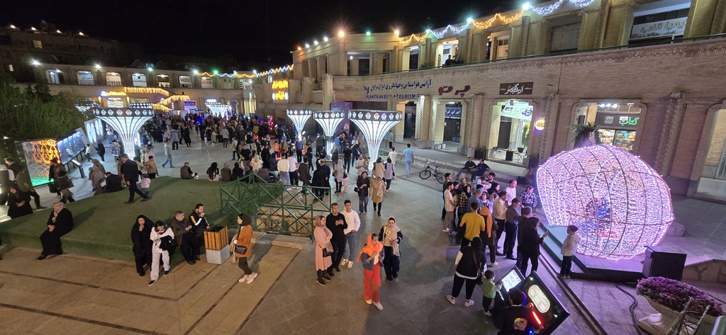 بازیکده نور اصفهان کجاست؟