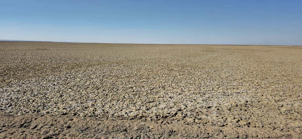 تالاب گاوخونی ورزنه کجاست؟