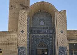 مسجد جامع تاریخی ورزنه کجاست؟