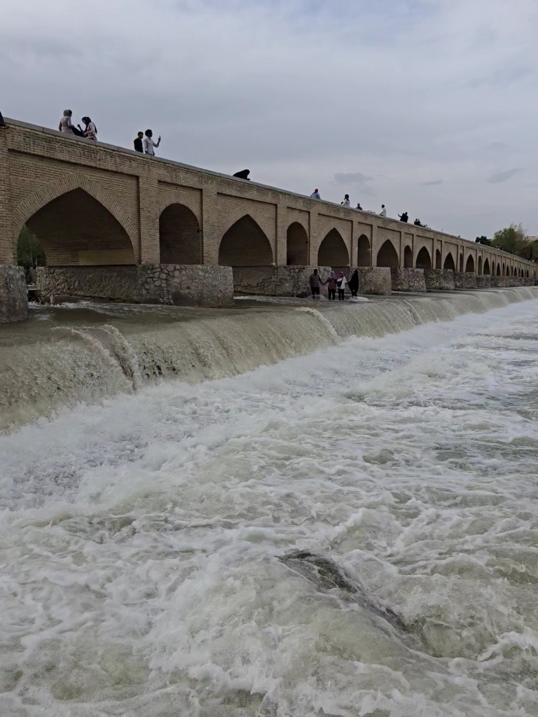 پل مارنان اصفهان کجاست؟
