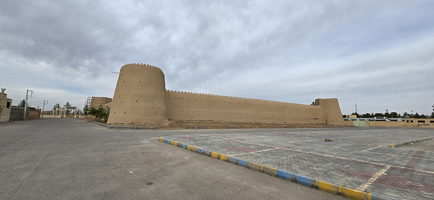 قلعه نیک‌آباد جرقویه کجاست؟