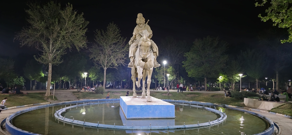 مجسمه میرزاکوچک خان جنگلی در ناژوان اصفهان کجاست؟