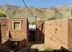 روستای تاریخی ابیانه کجاست؟