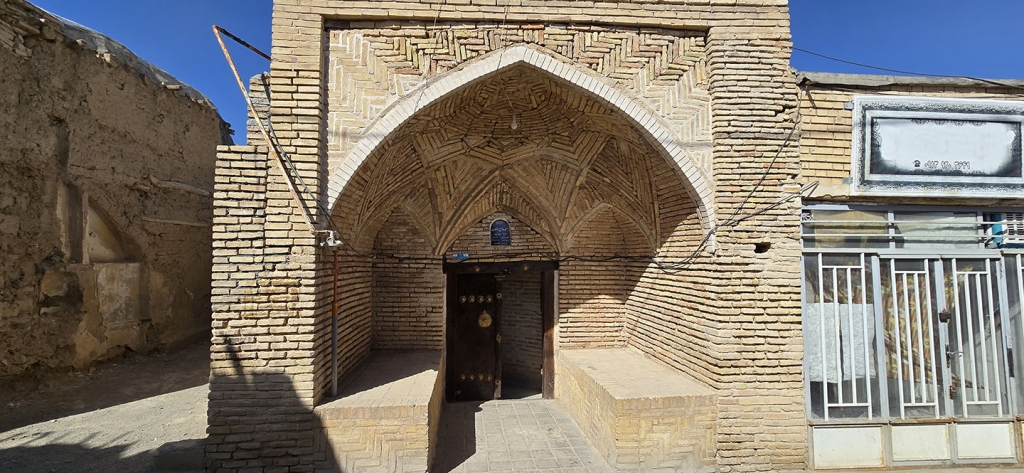 مسجد جامع دهاقان کجاست؟