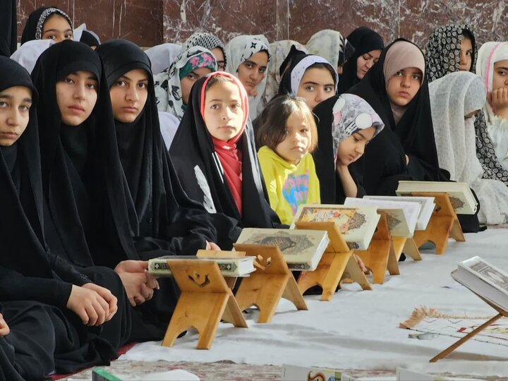 نماینده اصفهان در میان  برترین برگزارکنندگان اعتکاف کشور