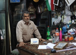 شیشهبری که با شیشه غریبه شده! شیشهبری که با شیشه غریبه شده!