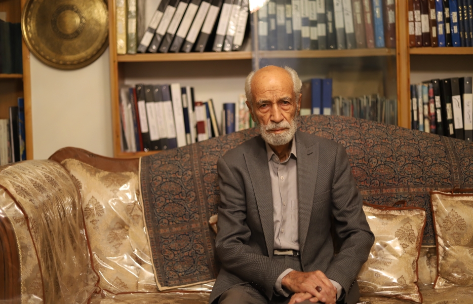 خط پیچیده آن قرآن قدیمی، خط‌شناسم کرد