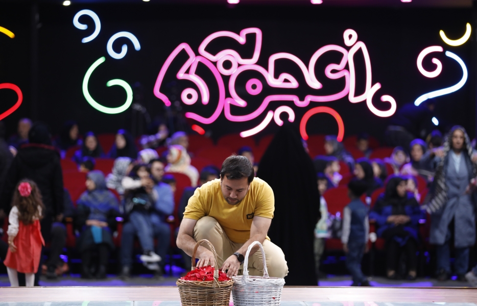 نوجوان ایرانی فریاد می‌زند «راه نشانم بده!»