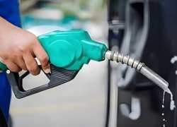 امشب ۶۰ لیتر سهمیه بنزین آبان شارژ می‌شود