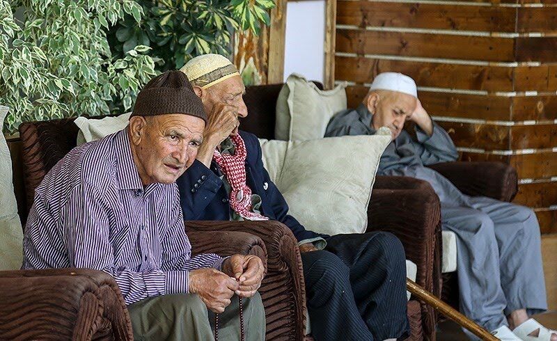 حفظ کرامت و نقش سالمندان در خانواده