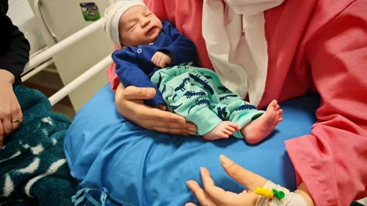 نخستین زایمان موفق در آب در بیمارستان عیسی بن مریم (ع) اصفهان