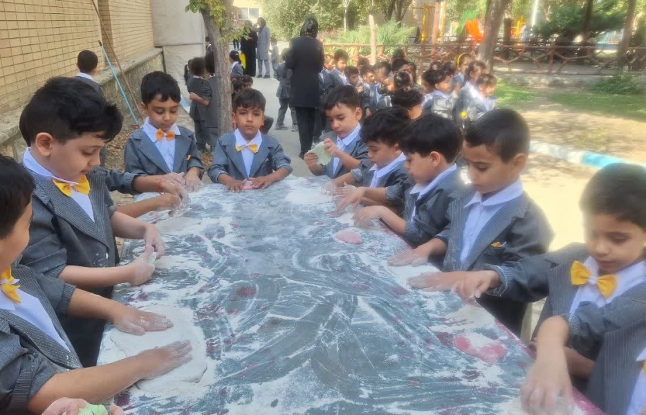 کودکان در نقش «آشپز کوچولو»؛ تجربه‌ای شیرین برای نسل آینده