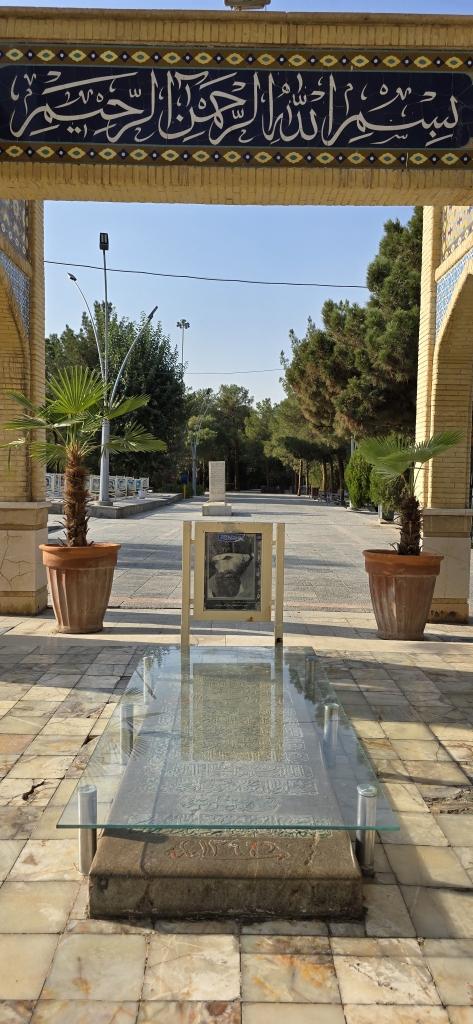 آرامگاه حاج آقا رحیم ارباب در تخت فولاد اصفهان کجاست؟ - اصفهان زیبا