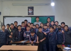 بزرگداشت هفتهٔ کتاب و کتاب‌خوانی در مدرسهٔ ابتدایی «درخشان»