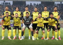 صدر جدول، نه قرمز نه آبی فعلاً زرد طلایی صدر جدول، نه قرمز نه آبی فعلاً زرد طلایی