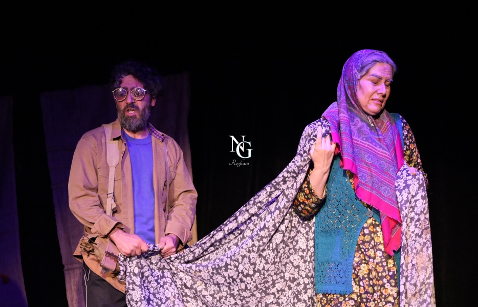 تئاتر مستقل اصفهان، نفس‌تنگی دارد