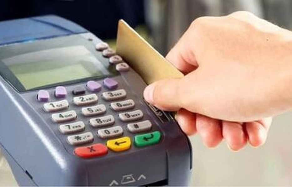 تخلف در دریافت مبالغ اضافی به‌نام کسر لحظه‌ای مالیات