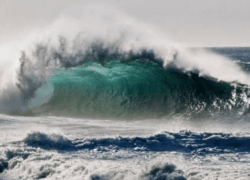 تعطیلی موقت فعالیت‌های دریایی در مازندران
