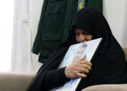 قاب، آغوشِ بیپایان مادر! قاب، آغوشِ بیپایان مادر!