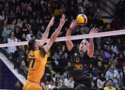 والیبال سپاهان چراغ‌خاموش در جمع مدعیان