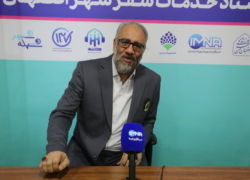 پذیرش شبانه بیش از ۸۰ کارتن‌خواب در کمپ استقلال اصفهان هم‌زمان با بارش برف و باران