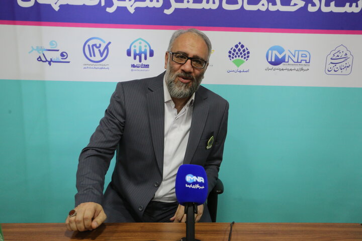 پذیرش شبانه بیش از ۸۰ کارتن‌خواب در کمپ استقلال اصفهان هم‌زمان با بارش برف و باران