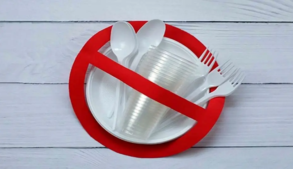 ممنوعیت استفاده از ظروف یک‌بار مصرف پلاستیکی در سازمان محیط زیست