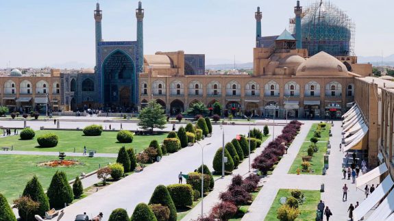 ورود جاروی رباتیک پیشرفته به میدان امام (ره) اصفهان