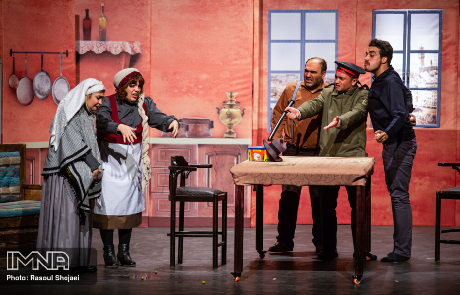 تئاتر اصفهان در محتوا بلاتکلیف است