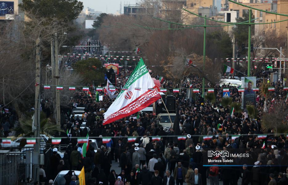 ملت شکست ناپذیر ایران با بصیرت، همیشه در میدان