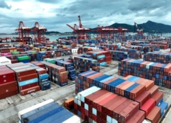 بهبود روند ترخیص کالاهای اساسی با سیاست‌های جدید ارزی