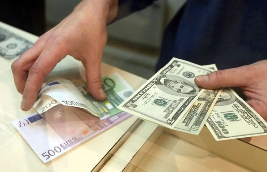 قیمت دلار امروز ۸ بهمن ۱۴۰۴ 