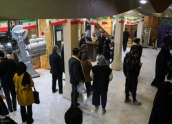 یک کارت و شش هفت نفر خبرنگار!