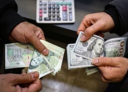 بانک مرکزی دامنه نوسان ارز را محدود کرد؛ دلار در کانال ۱۳۳ هزار تومان