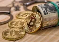 تثبیت دوباره بیت‌کوین بالای ۷۰ هزار دلار پس از شوک سنگین بازار